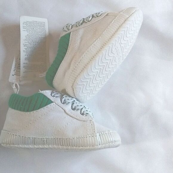 NWT BabyGap Canvas Crib Shoes - Picture 4 of 7